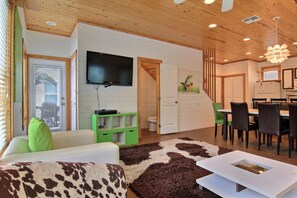 House, 4 Bedrooms | Living area