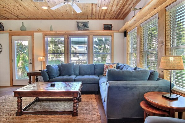 House, 4 Bedrooms | Living area