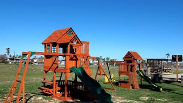 Area giochi per bambini (all'aperto)