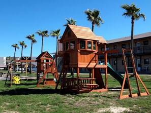 Children’s play area – outdoor