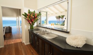 Luxury Villa | Private kitchen | Fridge, microwave, oven, stovetop - Raiwasa Grand Villa (Taveuni Island East)