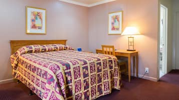 基本客房 | 客房內保險箱、書桌、免費無線上網