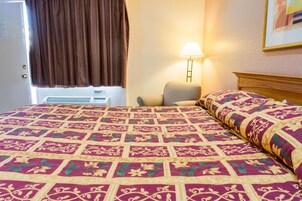 In-room safe, desk, free WiFi