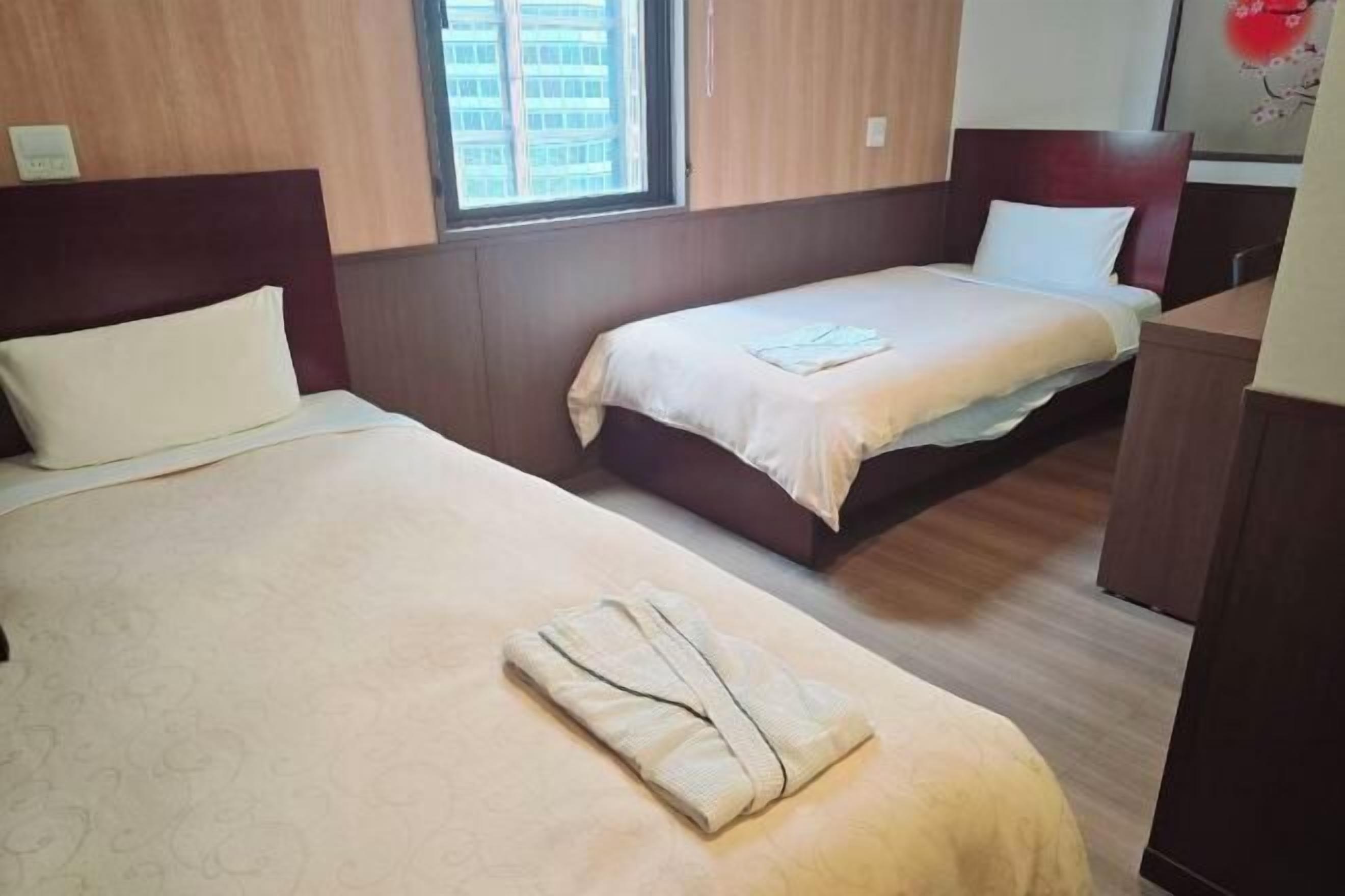 Free WiFi, bed sheets