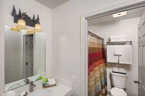 高級寢具、羽絨被、舒適加層、書桌