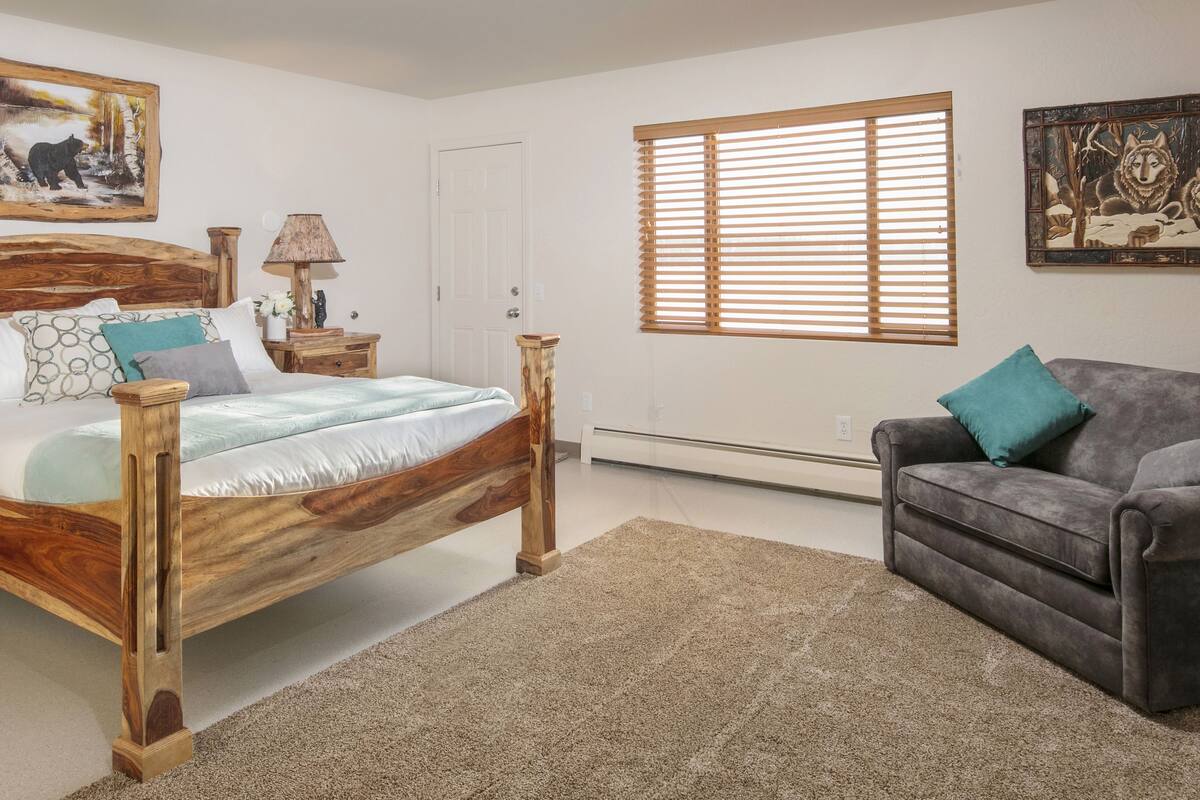 Triple Room, 1 Queen Bed with Sofa bed | Premium bedding, down comforters, pillowtop beds, desk
