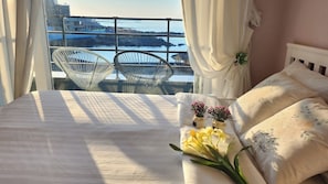 Dúplex familiar, 2 habitaciones (18 PY) | Decoración personalizada y espacio para trabajar con laptop