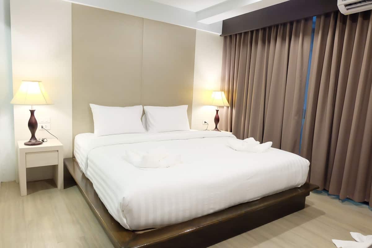 Deluxe Double Room | Cofres nos quartos, cortinas blackout, Wi-Fi de cortesia