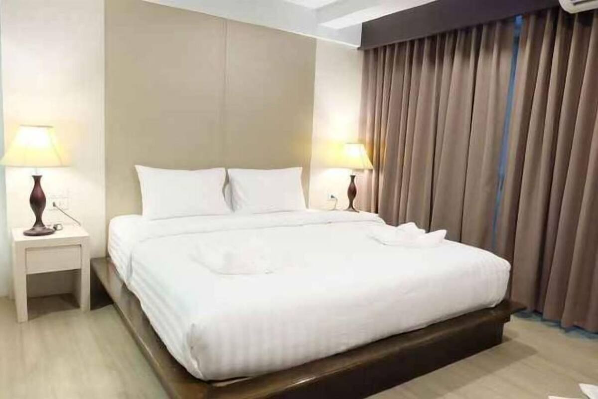 In-room safe, blackout curtains, free WiFi