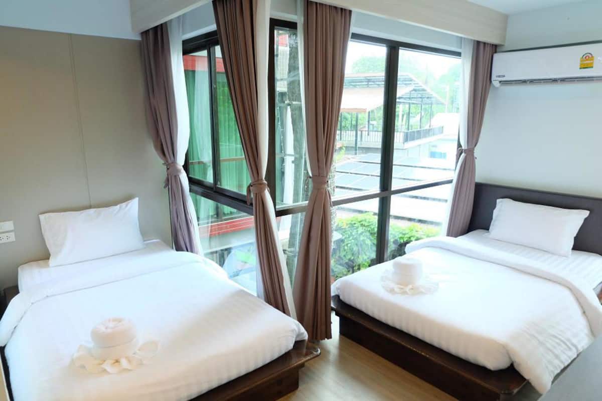 In-room safe, blackout curtains, free WiFi