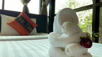In-room safe, blackout drapes, free WiFi