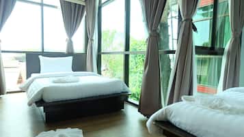 Deluxe Twin Room | In-room safe, blackout curtains, free WiFi