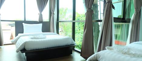 Deluxe Twin Room | In-room safe, blackout drapes, free WiFi