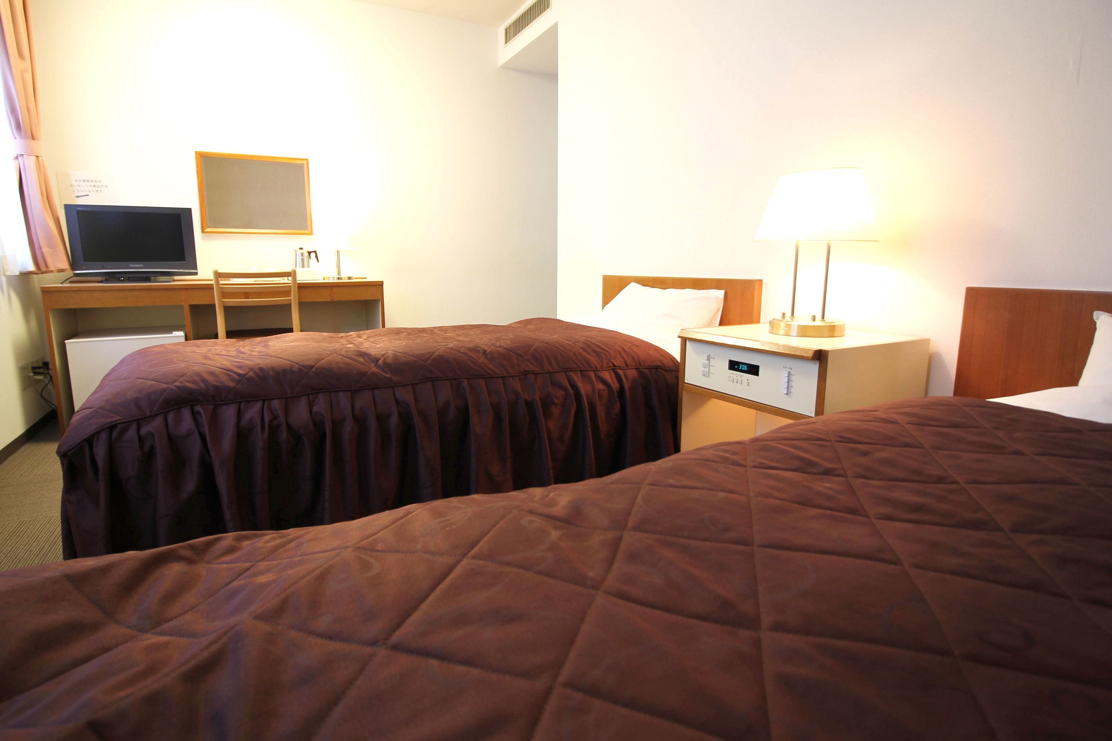 Desk, WiFi, bed sheets