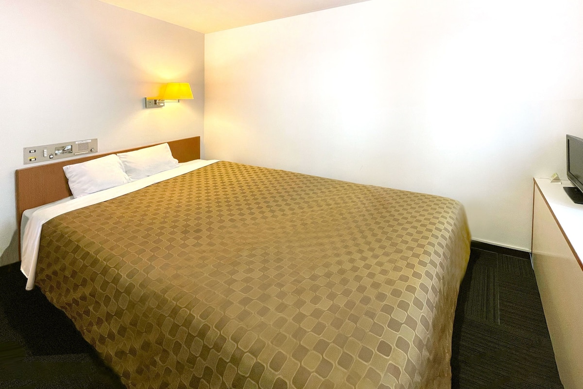 Kahden hengen huone, tupakointi kielletty | Työpöytä, Wi-Fi, vuodevaatteet