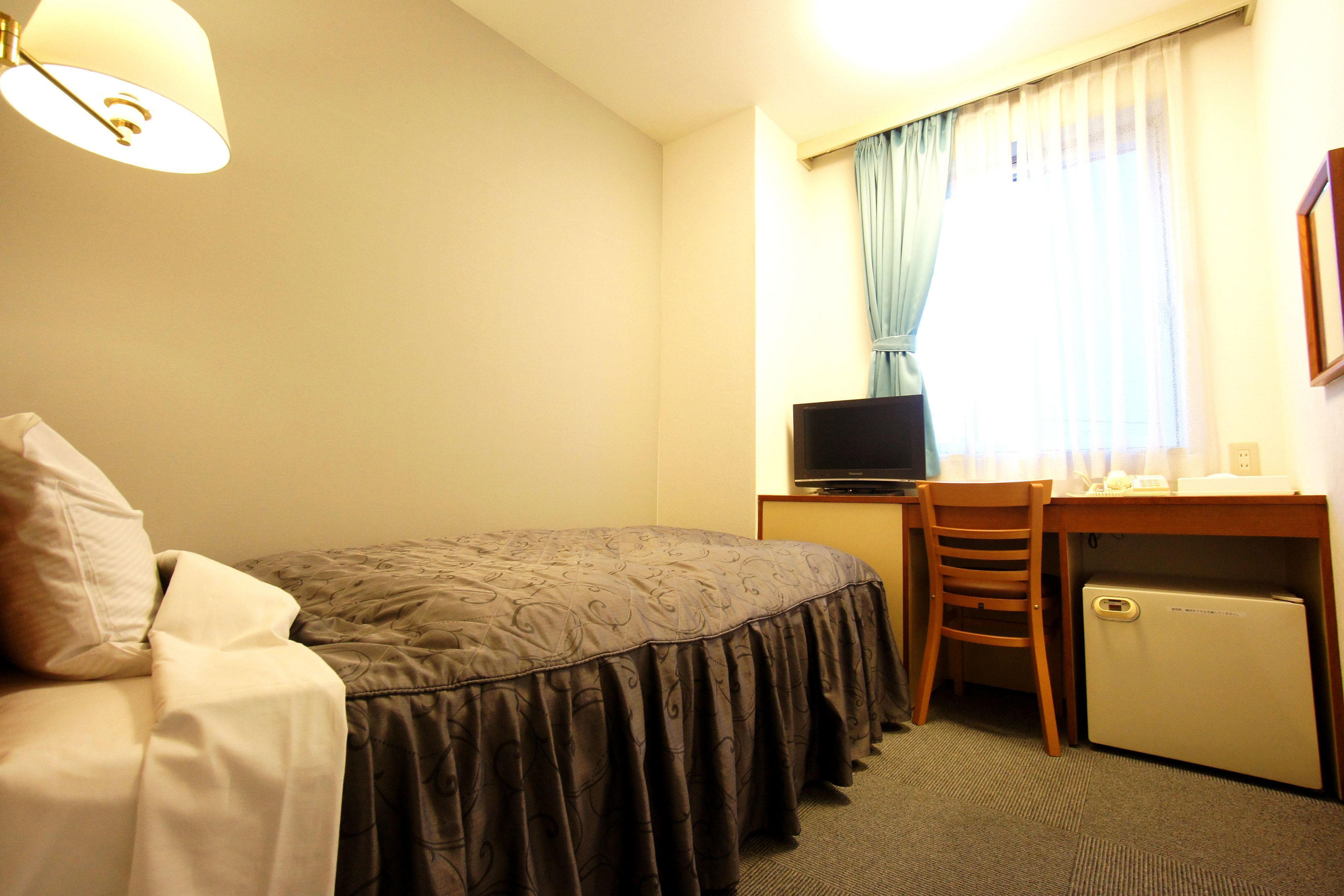 Desk, WiFi, bed sheets