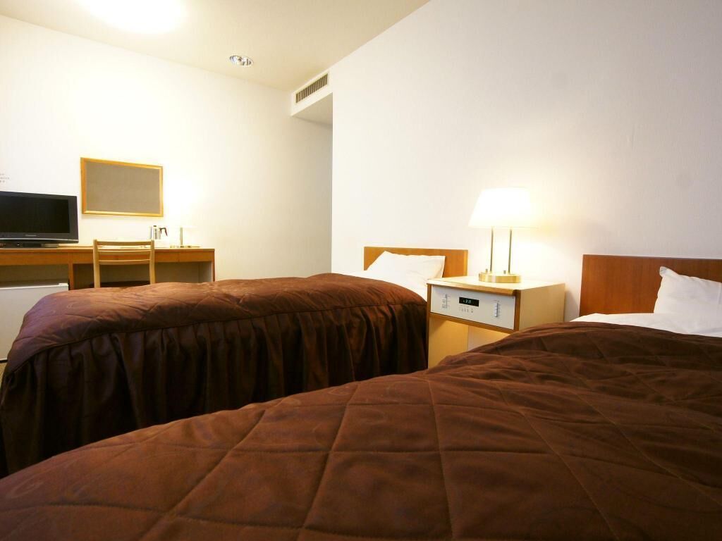 Desk, WiFi, bed sheets