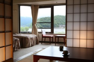 Habitación (Japanese Western Style) | Caja fuerte, escritorio, cortinas opacas y wifi gratis