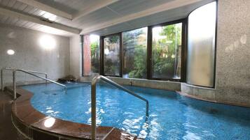 Suối nước nóng