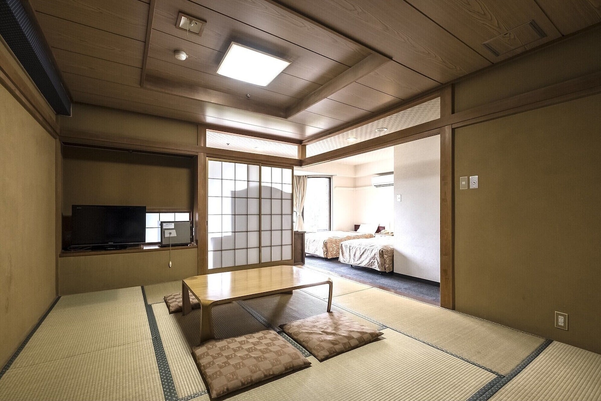 Habitación (Japanese Western Style) | Caja de seguridad en la habitación, escritorio y cortinas blackout