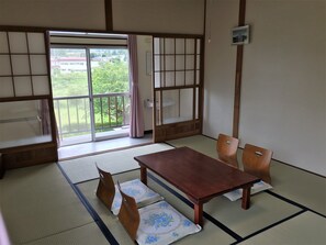 Phòng truyền thống, phòng tắm dùng chung (Japanese Style)