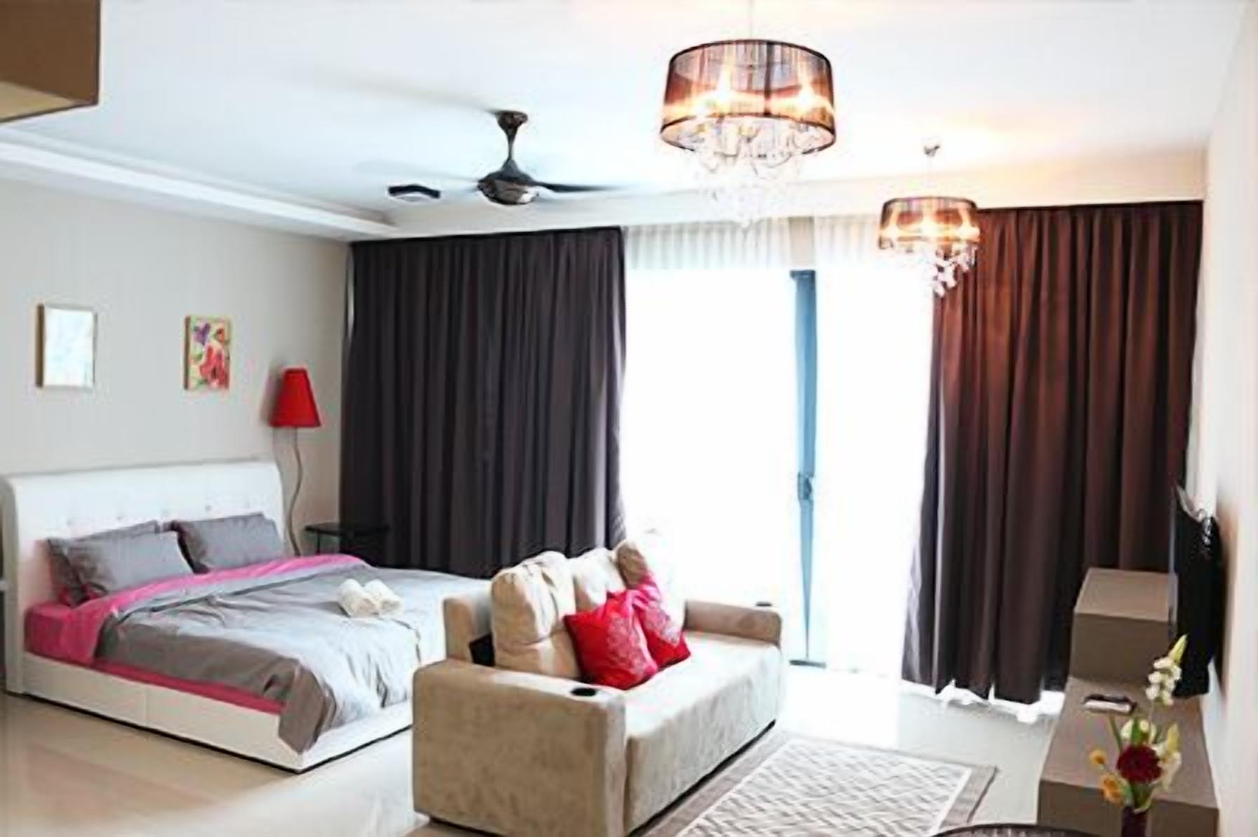 办公桌、熨斗/熨板、免费 WiFi、床单