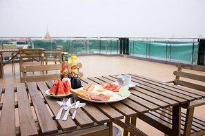 Breakfast, lunch and dinner served - Ingtara Hotel (Khon Kaen)