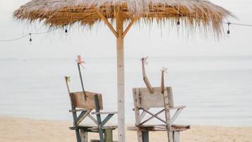 Private beach, sun-loungers, beach umbrellas, beach towels