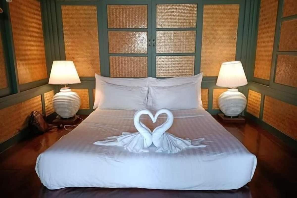 Minibar, rollaway beds, bed sheets