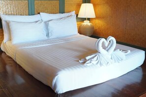 Minibar, rollaway beds, bed sheets - Bann Pae Cabana (Rayong)