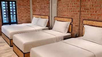 Family Studio Suite | 1 bedroom, iron/ironing board, free WiFi