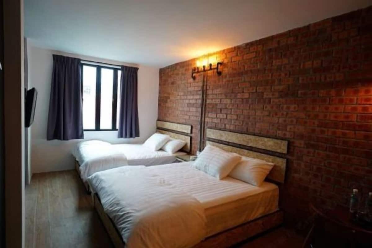 1 bedroom, desk, iron/ironing board, free WiFi