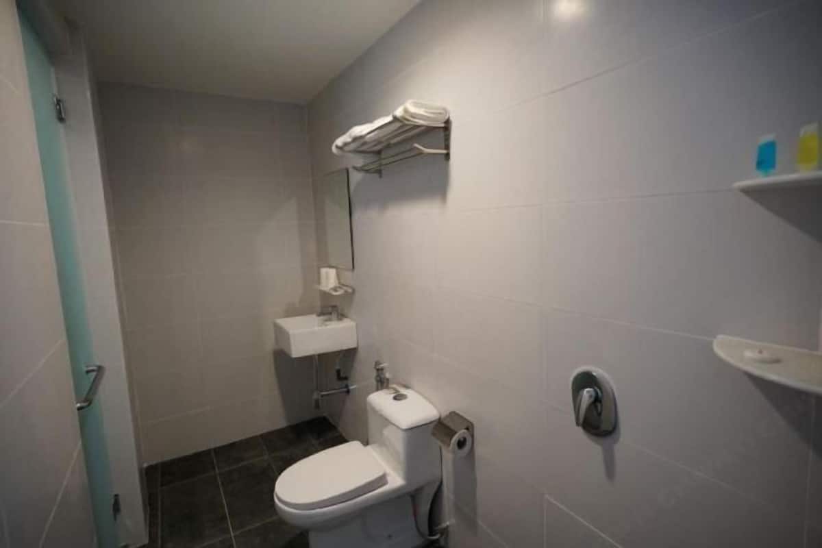 Bathroom | Shower, free toiletries, hair dryer, towels