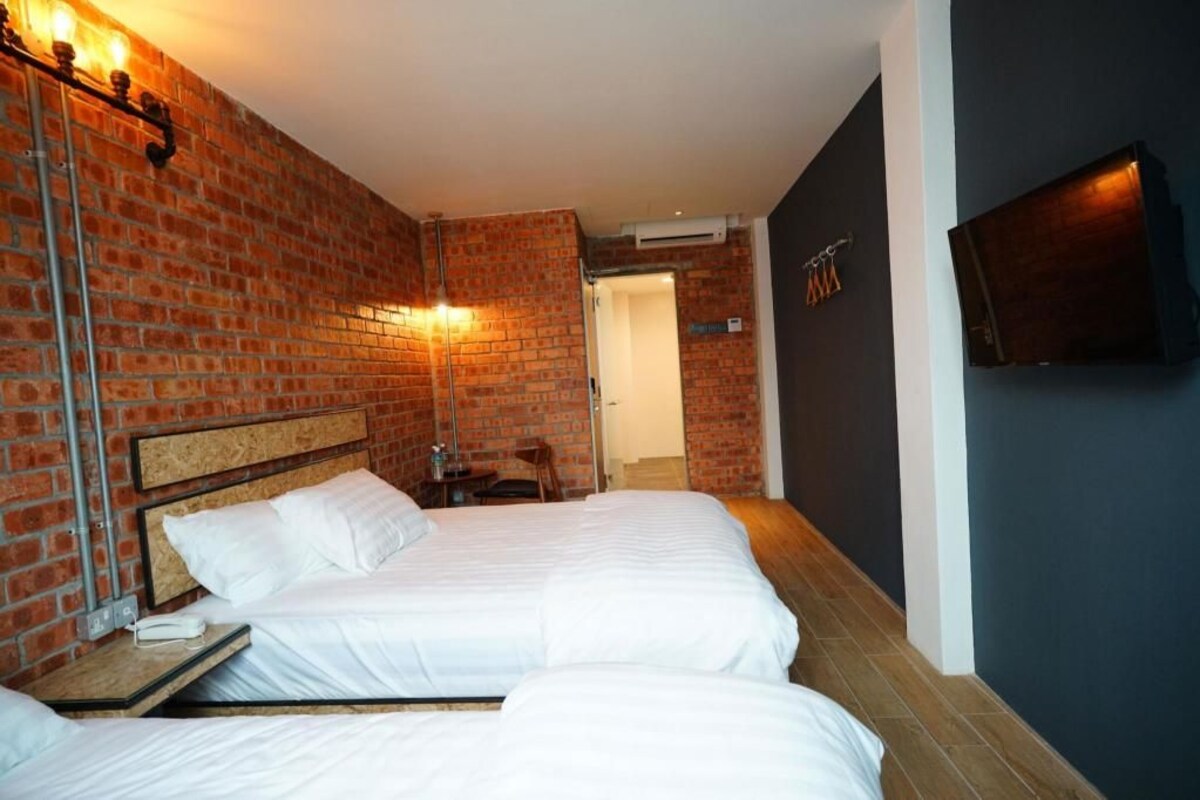 1 bedroom, iron/ironing board (on request), WiFi (free)