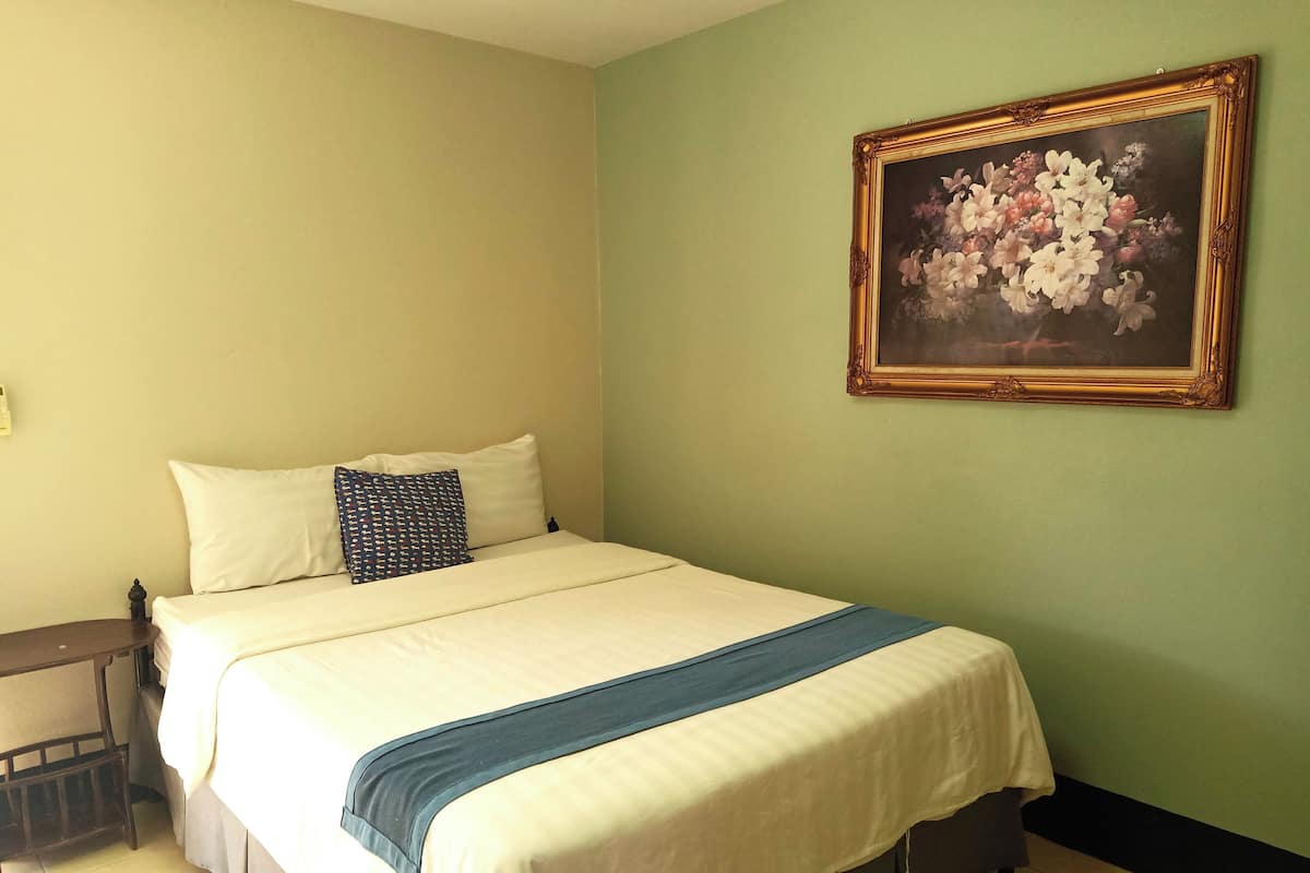 Standard Double Room, Fan | Een bureau, verduisterende gordijnen, extra bedden, gratis wifi
