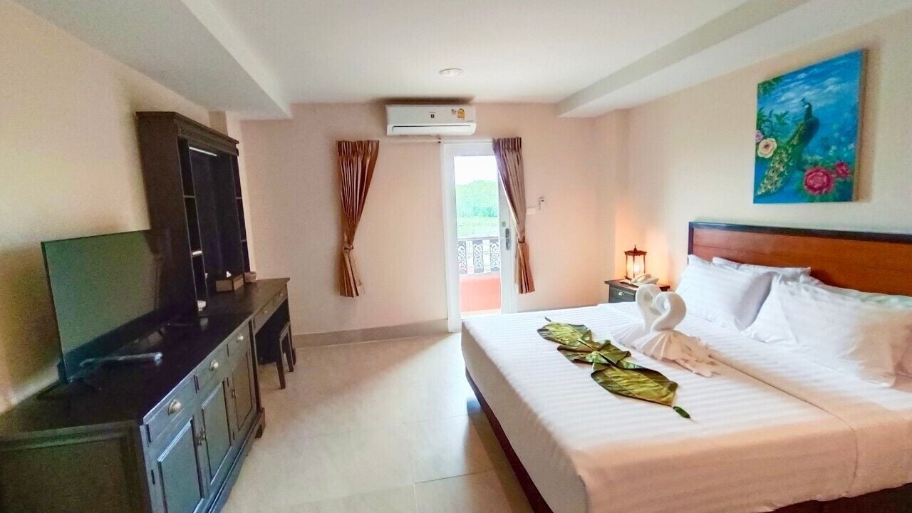 基础开间套房 |   迷你吧（备有免费物品）、特色装修、办公桌、笔记本电脑工作区