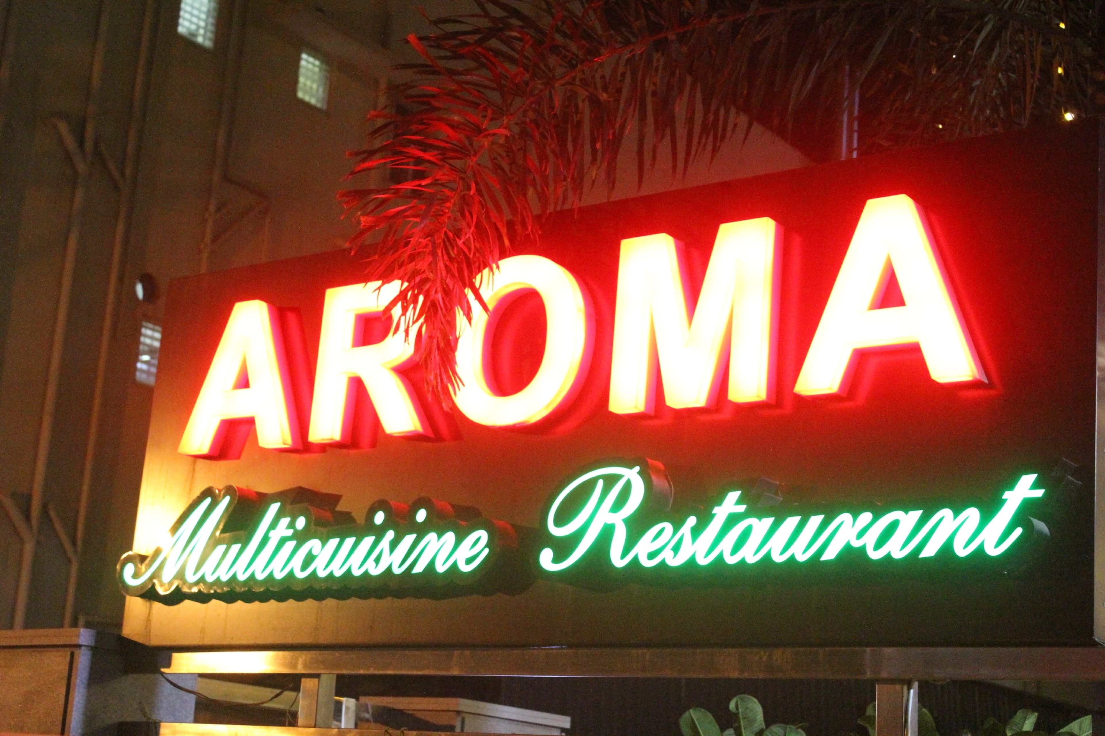 breakfast, lunch, dinner served; international cuisine