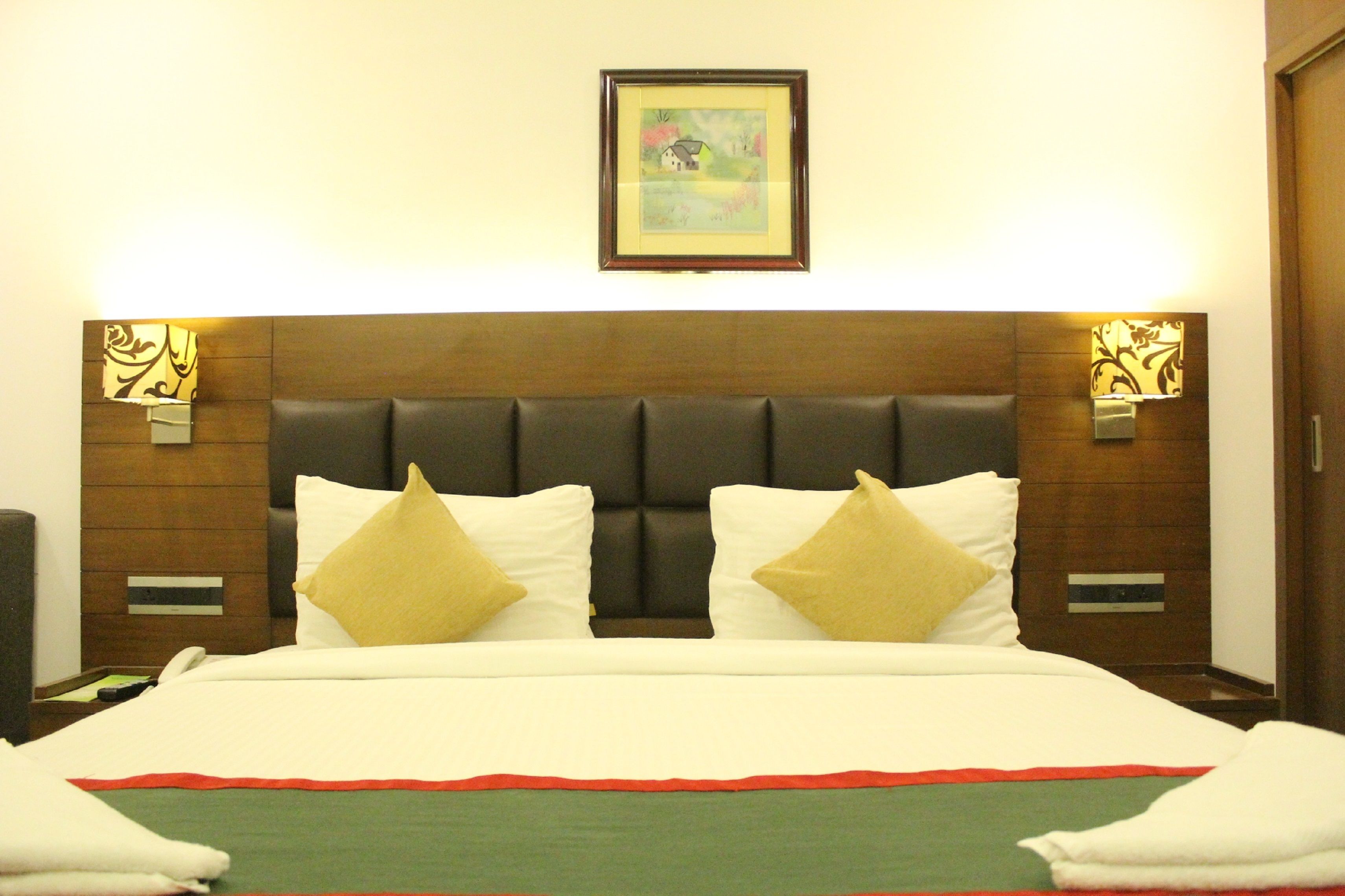 deluxe room | 1 bedroom, premium bedding, desk, blackout curtains