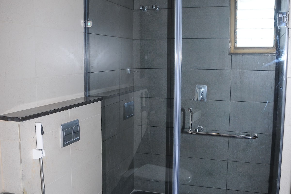 nk grand park family suite | bathroom | shower, free toiletries, hair dryer, bidet