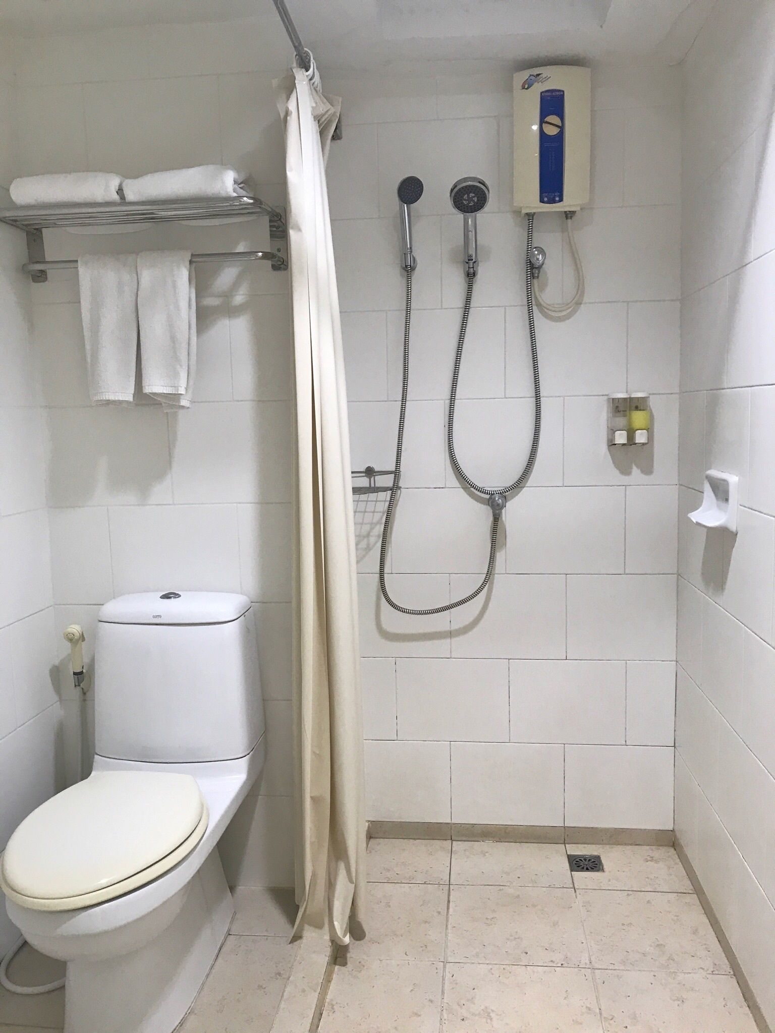 standard double room | bathroom | shower, free toiletries, hair dryer, towels