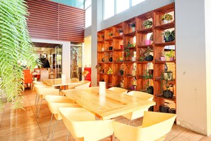 Morgunverður og hádegisverður í boði, taílensk matargerðarlist