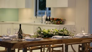 Luxury 4 Bedrooms Private Pool Villa | In-room dining - Villa O (Choeng Thale)