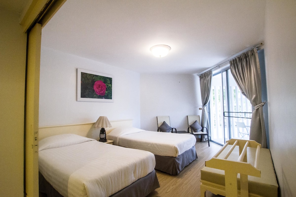 家庭套房, 2 間臥室, 部分海景, 海濱 | 書桌、隔音、無線上網、床單