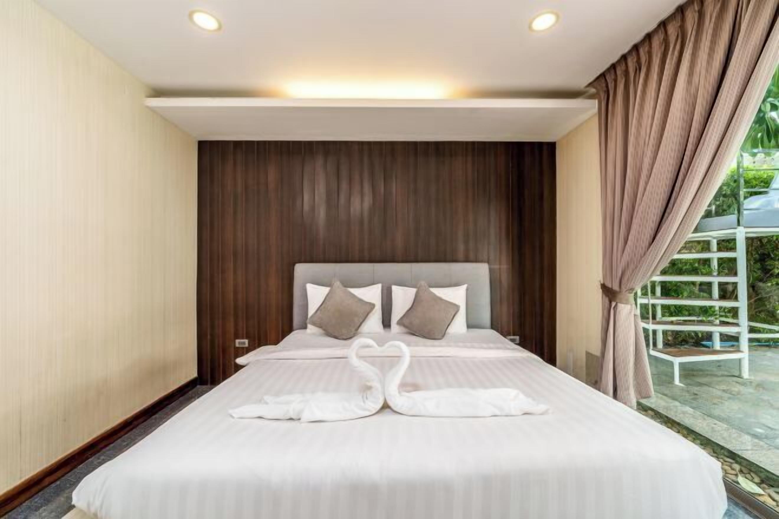 Meja kerja, kedap suara, Wi-Fi, dan seprai linen