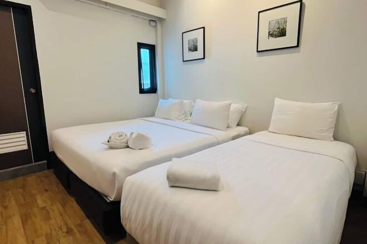 Minibar, desk, soundproofing, WiFi