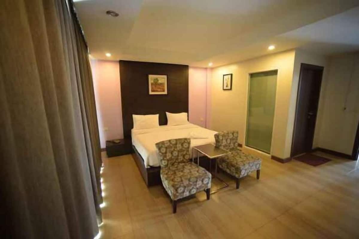 Escrivaninha, quartos à prova de som, Wi-Fi, roupa de cama