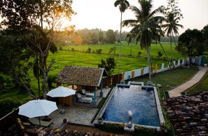 Outdoor pool - Villa Kubura (Gonapinuwala)