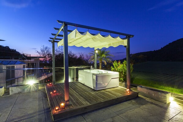 3 Bedrooms Penthouse, Mountain View | Terrace/patio