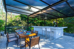 Tempat makan outdoor
