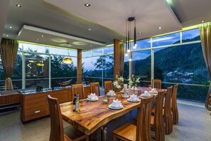 3 Bedrooms Penthouse, Mountain View | 3 bedrooms, premium bedding, in-room safe, individually decorated